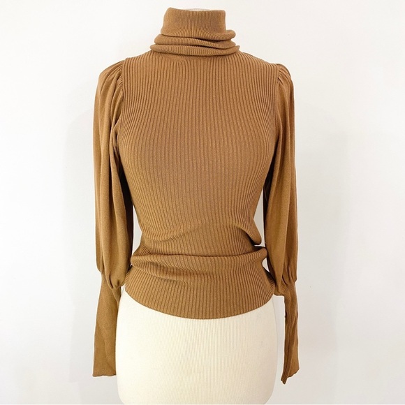 H&M tan pleated puff shoulders turtleneck - Picture 2 of 11
